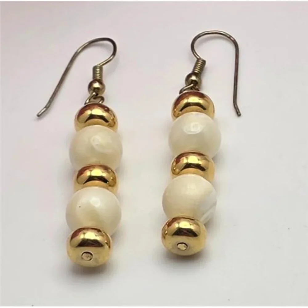 Gold Tone Mother Of Pearl Drop Earrings Cream Bead Dangle 1.5 In